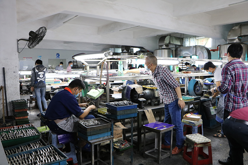 Mechanical wrist watch producing.jpg Mechanical wrist watch producing.jpg