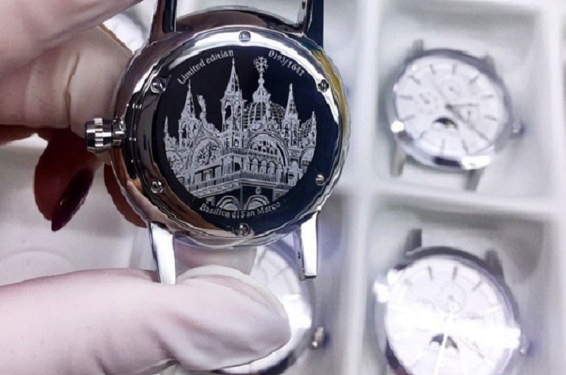 Men's moon phase and Swiss Quartz Watch.png Men's moon phase and Swiss Quartz Watch.png