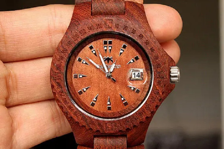 What is the difference between wooden watches and stainless steel watches?