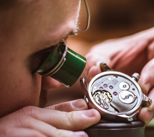 You have to know the tips for mechanical watch.